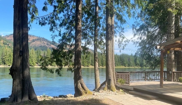 Glamping at it's Finest - Riverfront Property