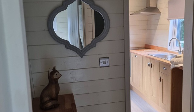 Glamping Hut - Riverview 4
