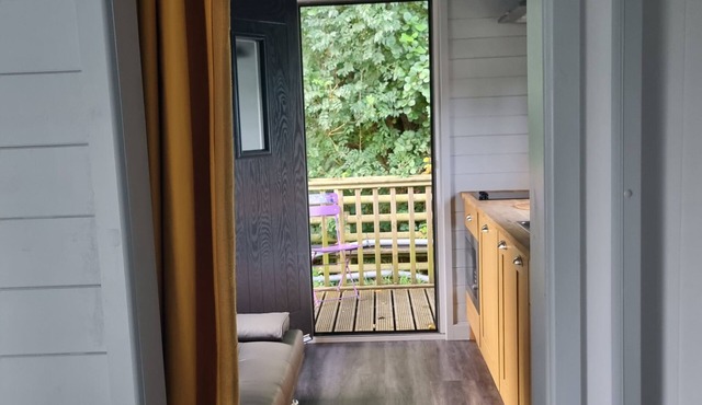 Glamping Hut - Riverview 3