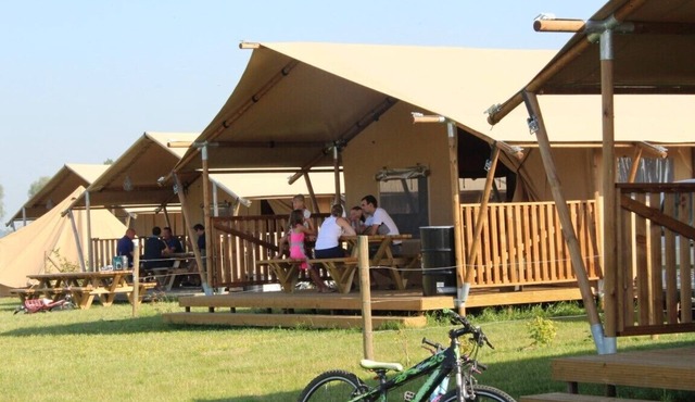 Glamping on a farm with all the pro's of a Holiday House.