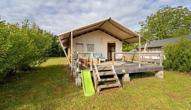 Glamping 'Safarilodge Standard 4 Pers' with Private Terrace & Wi-Fi