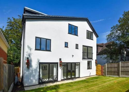 Glams beautiful luxury home