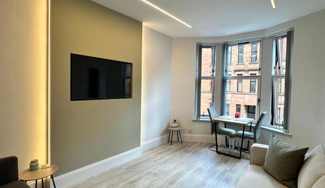 Glasgow West End Tenement Apartment