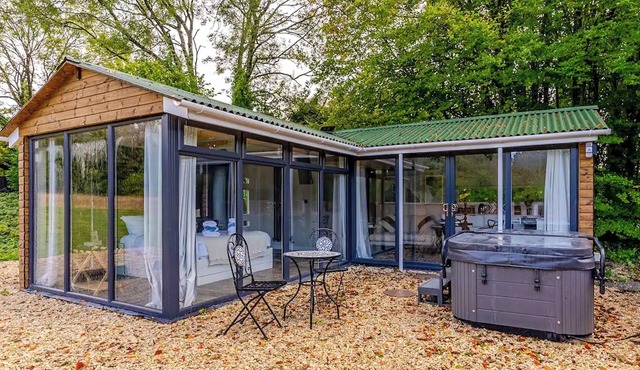 Glass House - UKC7127
