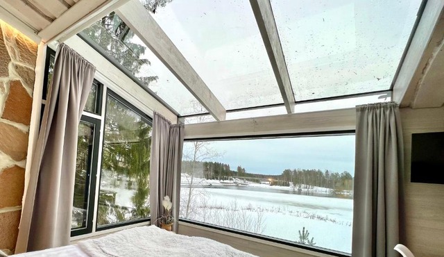 Glass Igloos by the water - Lasisviitit