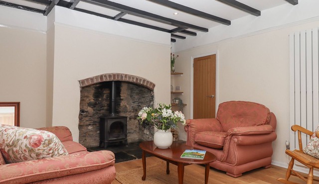 GLEBE COTTAGE, pet friendly, character holiday cottage in Yelverton