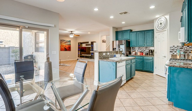 Glendale Getaway w/Amenities: 3 Mi to Westgate!