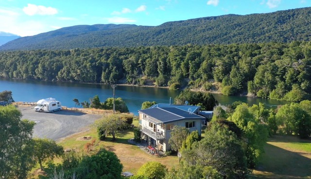 GLENDALE RIVER VIEW HOLIDAY HOUSE