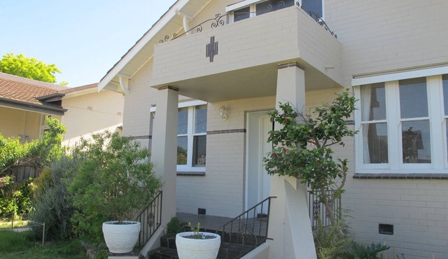 Glengrove @ Moonee Ponds, sleeps 6, big garden