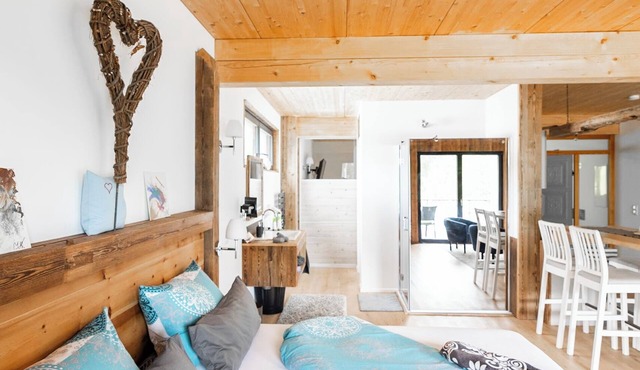 Glenn vacation chalet in Essing—sleeps 2 to 5 people, ideal for families!