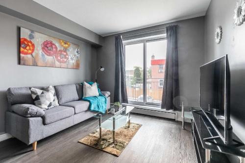 Glenview West Apartment w Patio - Near Downtown