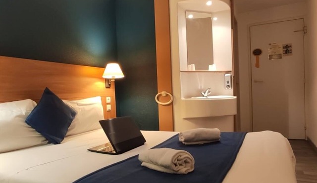 Glisy Hotel