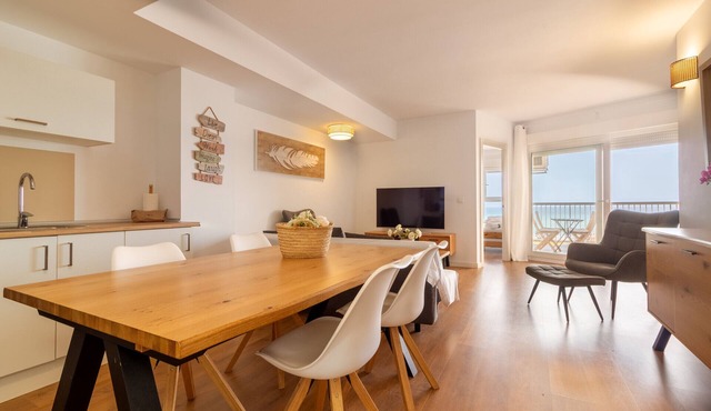 Global Vacacional: 2-bedroom apartment with terrace and sea views