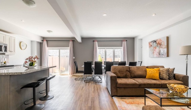 GLOBALSTAY. 20 Ppl 5BR Townhome on the Lake. HotTub, Gym, BBQ