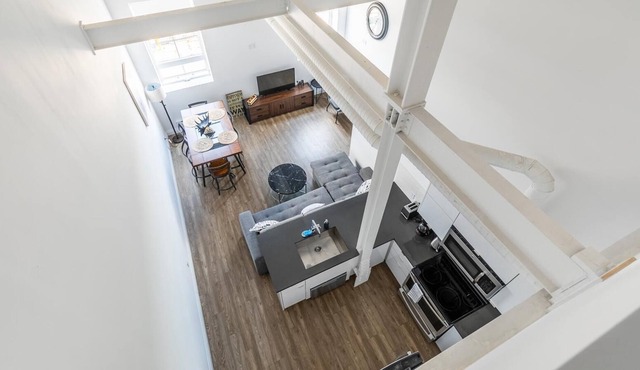 GLOBALSTAY . 2BR 2STOREY Loft. Free Parking. Gym