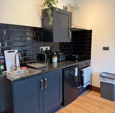 Globe Apartments M16