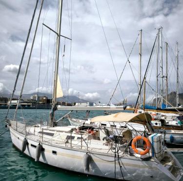 Gloria Sailing