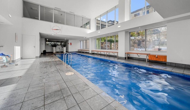 Glorious Central Canberra 1-Bed with Pool & Sauna
