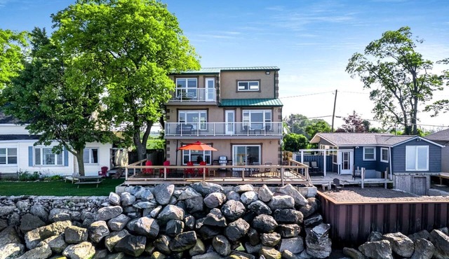 Glorious Cottage with Amazing Sights in Leamington, Ontario