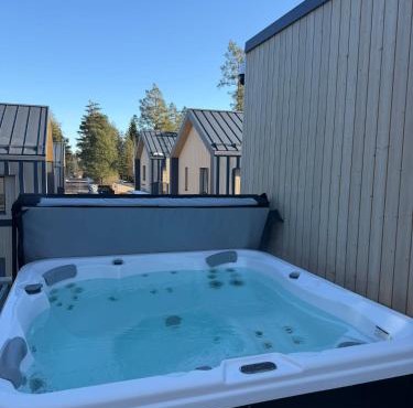 Glorious two-floor house, hot tub, 4 bedrooms, sauna, park