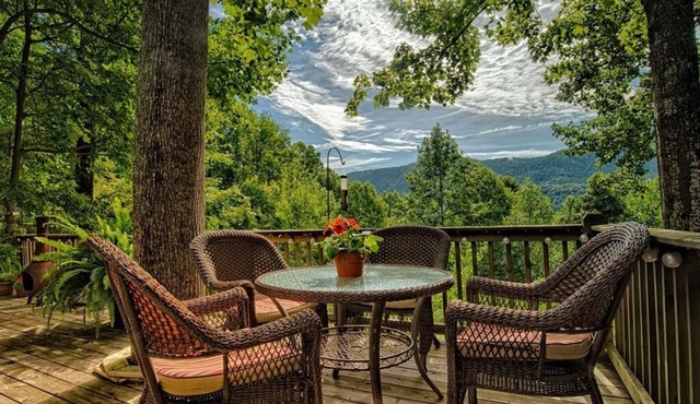 Glorious View | Private Saluda Cabin with Mountain Views, Fire Pit & Game-Friendly Family Spaces