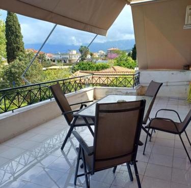 Glossy Messinian Escape - Spacious Apartment