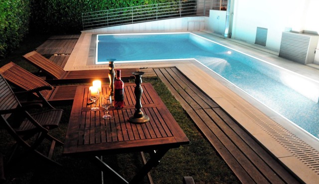 Glyfada Luxury, Two storey Loft, 5 minutes to the Golf, 10 min to the beach