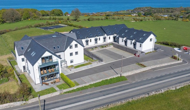 GLYNLLIFON 5, family friendly, country holiday cottage in Benllech