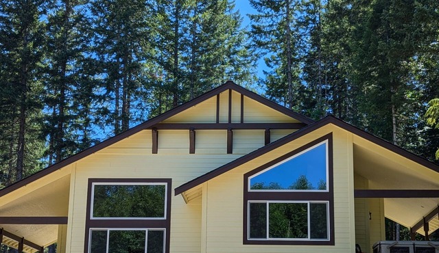 Gnome Home: Cozy duplex studio apartment with AC, WiFi, in peaceful Packwood