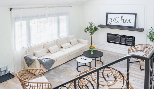 Go Buckeyes!Stylish 3-Level Haven Near OSU,PS5,Skylight, Fully fenced Backyard