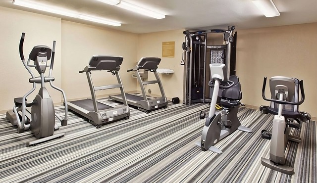 Go for a Walk in Thomas Jefferson Park! Pets-Allowed, Kitchen, Private Parking!
