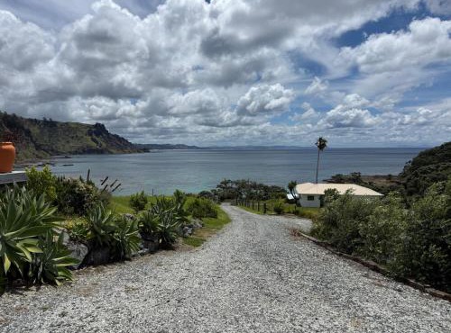 Goat-Island Beach front get-away