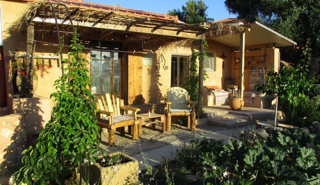 Goatshed, a Romantic Cottage .Sleeps 3.(2 Ideal)Walk to long sandy beach.