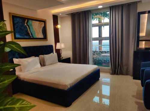 Goldcrest Luxe Suite - Executive1 bedroom apartment Near Airport Lahore