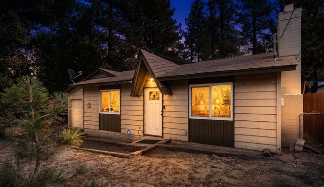 Golden Bear - Family Cabin, Mini Game Table, Fireplace, Barbecue