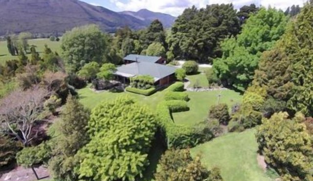 Golden Caves - Bed & Breakfast