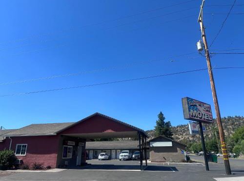 Golden Eagle Motel