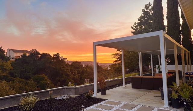 Golden Glow Hillside Retreat near Disneyland