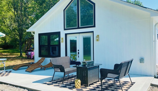 Golden Grove Studio Cottage – Luxury Bath & Fire pit. Franklin Fall Escape