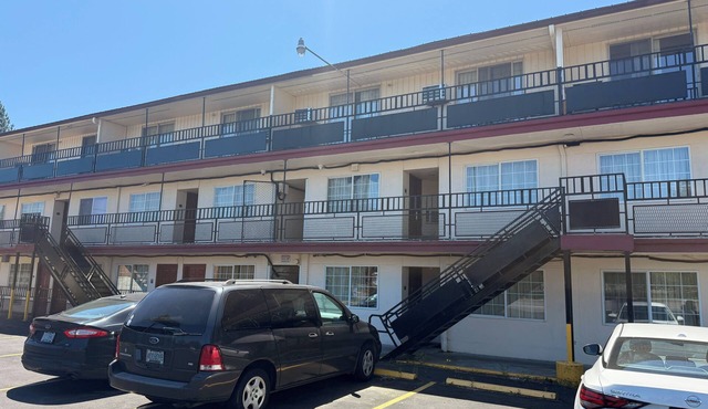 Golden Knight Motel