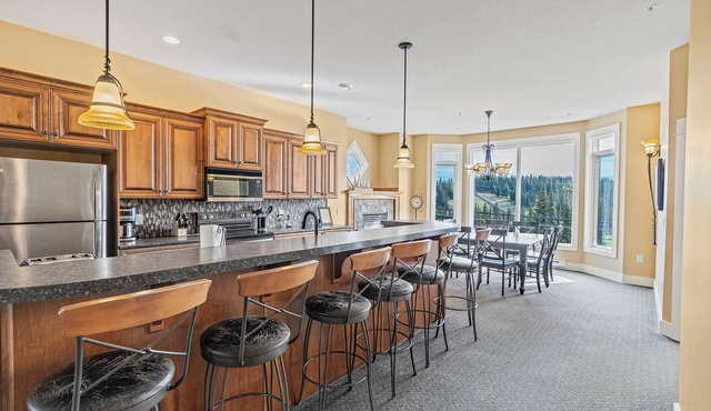 Goldrush Home | Ski-In/Out Retreat with Rooftop Hot Tub, Sleeps 12!