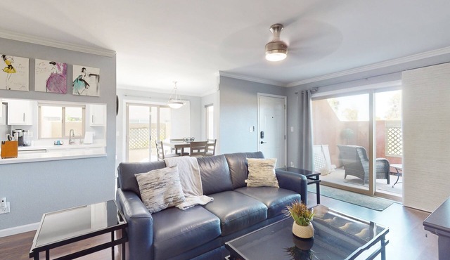 Golf-course-front condo near Old Town with two patios, WiFi, pool & hot tub