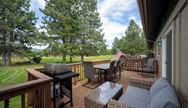 Golf course view condo near Stone Ridge with deck & BBQ