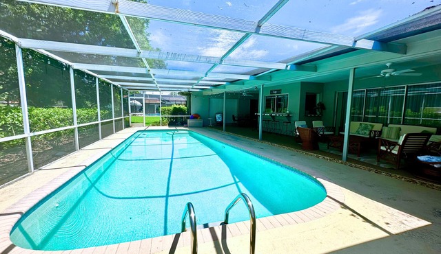 GOLF COURSE VIEW/HEATED POOL/LANAI/PIANO/FOOSBALL/BBQ-NEAR BEACH/MUSEUM/SHOPS!