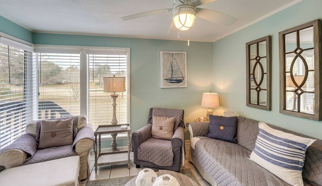 Golf Course Views! Couple's Retreat in Diamondhead