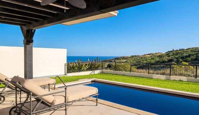 Golf Front Cabo Villa w/Heated Pool, Rooftop Jacuzzi, Golf & Resort Access