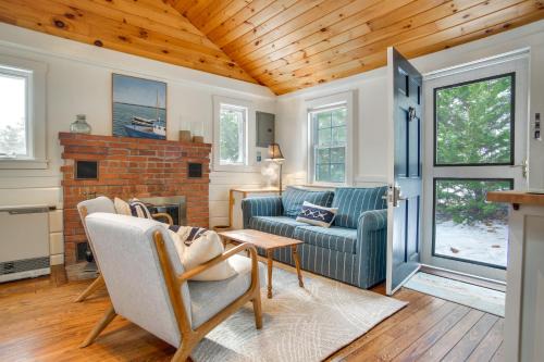 Golf, Shop & Beach-Hop! Cape Cod Gem Steps to Sand