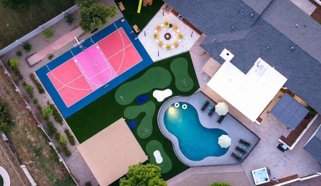 Golf Simulator Pool Sports Court | Sleeps 24