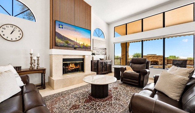 Golf Views for Days! Luxury Rental 3 King Suites. Heated Community Pool/Spa and Golf