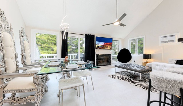 ⛳ Golf + Wine + Bay Views | 3BR Traverse City ➠ 5736